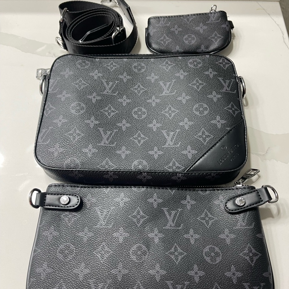 Louis Vuitton Black Messenger Bag with Monogram Design - Picture 5 of 7